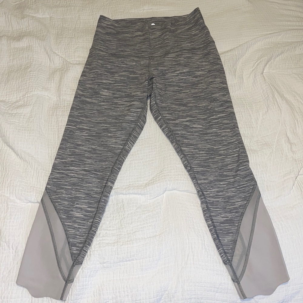 Wunder Under Scalloped Hem High-Rise Crop 23"